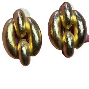 Vintage Chain Link Style women's clip on earrings. Chunky. Gold tone